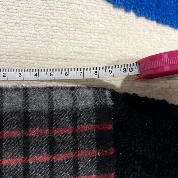 Gently used scarf for men 100% authentic great for everyday wear and night out - Picture 9 of 9